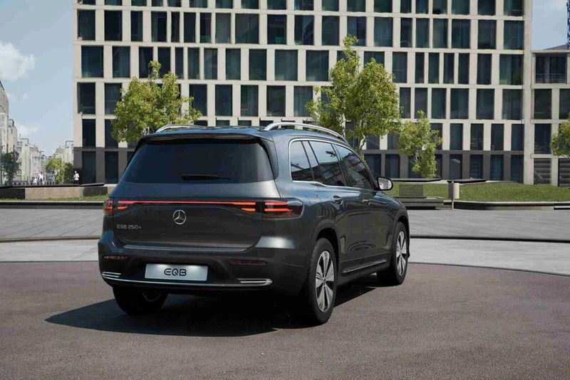 Cinzento Novo 2025 Mercedes EQB250+ Edition SUV | € 61.425 (Preço justo) - Imagem 1/4