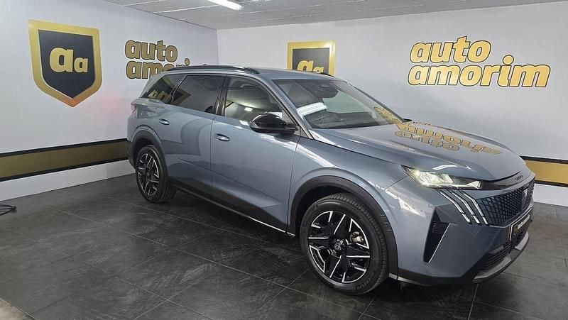 Usado Peugeot 5008 Allure 145 HP (106 kW) 2024 Azul Monovolume