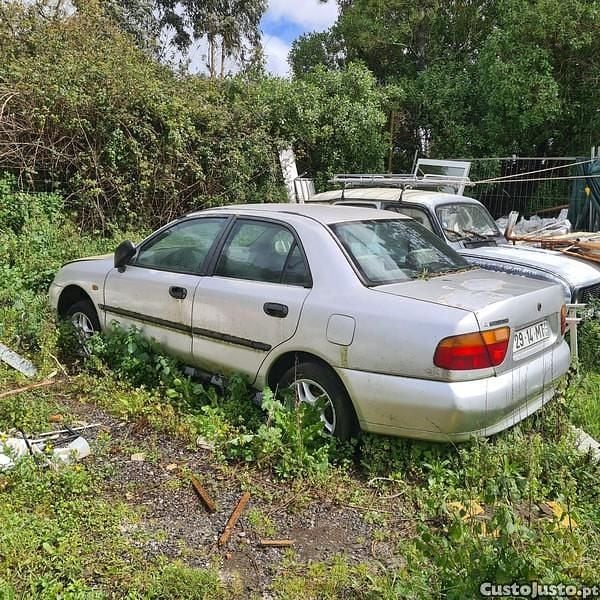 Cinza Usado 1999 Mitsubishi Carisma Sedan | € 750 - Imagem 1/1
