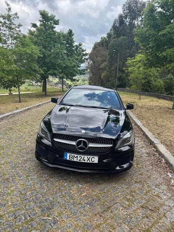 Preto Usado 2014 Mercedes CLA220 Sedan | € 9.500 - Imagem 1/4
