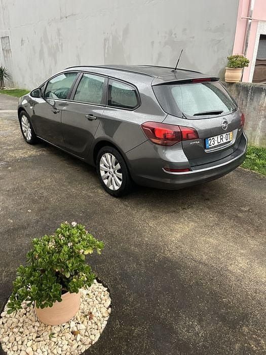 Usado Opel Astra 131 HP (96 kW) 2011 Sedan