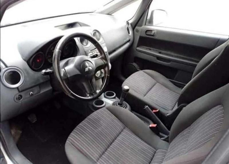 Usado Mitsubishi Colt 75 HP (55 kW) 2008 Sedan