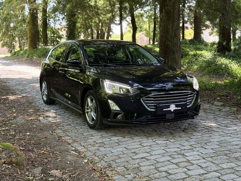 Preto Usado 2019 Ford Focus Trend Sedan | € 14.990 - Imagem 1/4