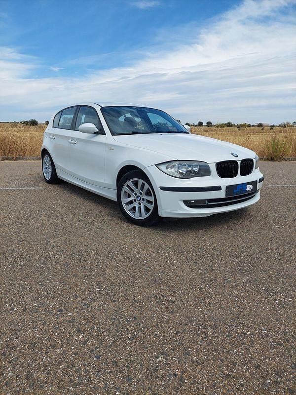 Branco Usado 2007 BMW 116 Citadino | € 7.500 - Imagem 1/4