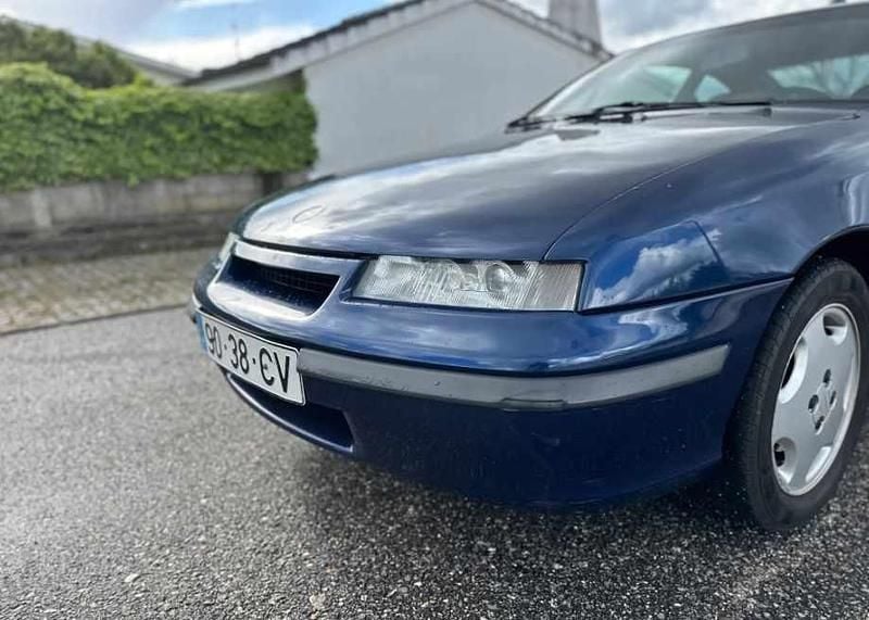 Usado Opel Calibra 150 HP (110 kW) 1993 Azul Coupé