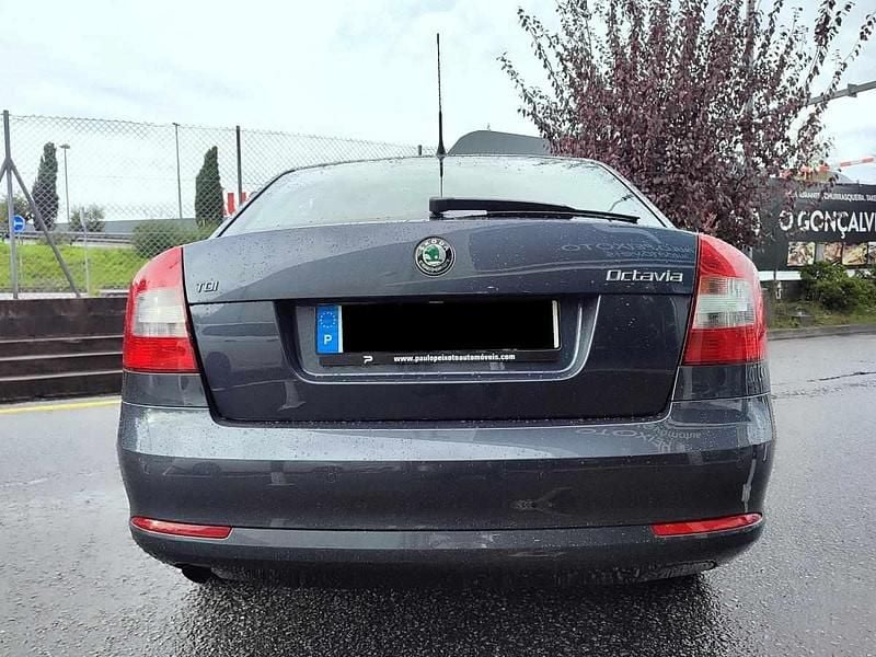 Usado Skoda Octavia 105 HP (77 kW) 2009 Antracite