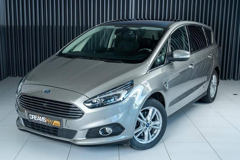 Cinzento Usado 2016 Ford S-MAX S Monovolume | € 18.900 (Preço justo) - Imagem 1/4