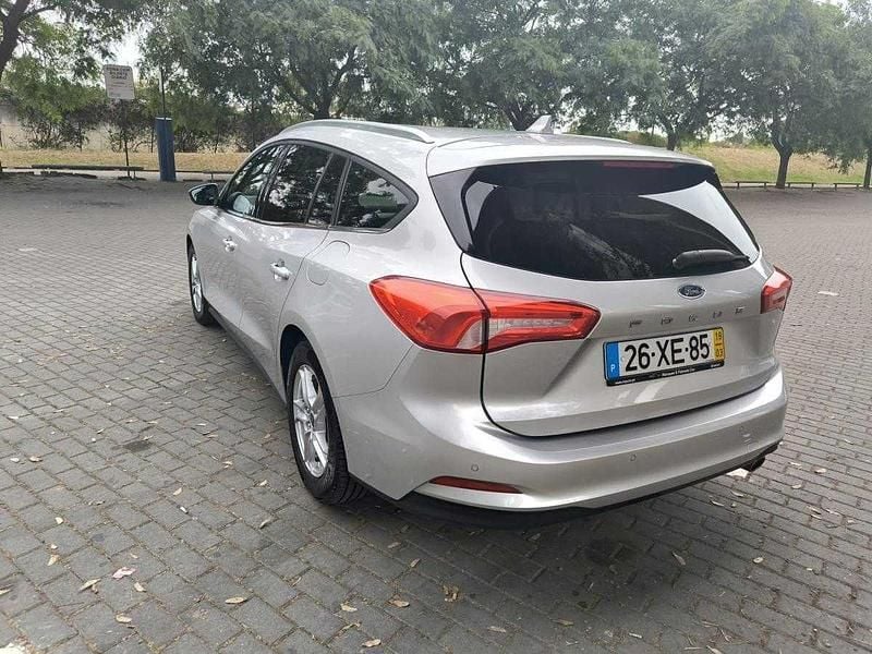 Usado Ford Focus 120 HP (88 kW) 2019 Cinzento Carrinha