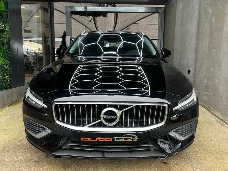 Usado Volvo V60 340 HP (250 kW) 2020 Preto Carrinha