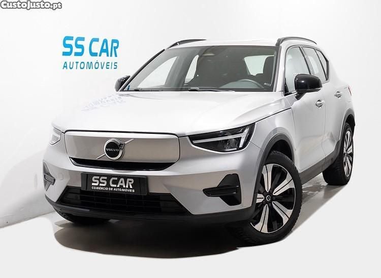 Cinza Usado 2022 Volvo XC40 Core SUV | € 27.900 (Bom preço) - Imagem 1/1