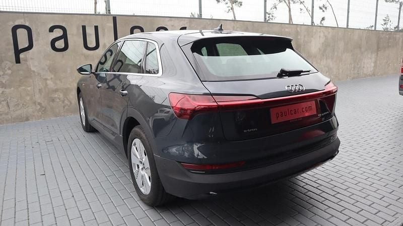 Usado Audi e-tron 300 kW (408 HP) 2022 Cinzento SUV