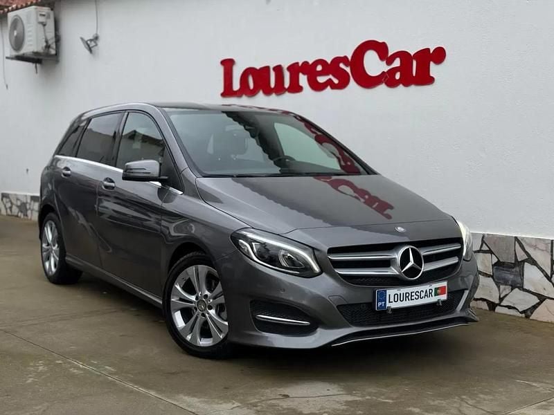 Usado Mercedes B200 Urban 136 HP (100 kW) 2015 Cinzento Monovolume