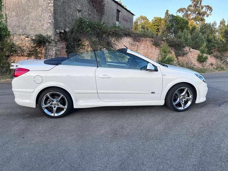 Branco Usado 2010 Opel Astra Cabriolet Cabrios | € 9.900 - Imagem 1/4
