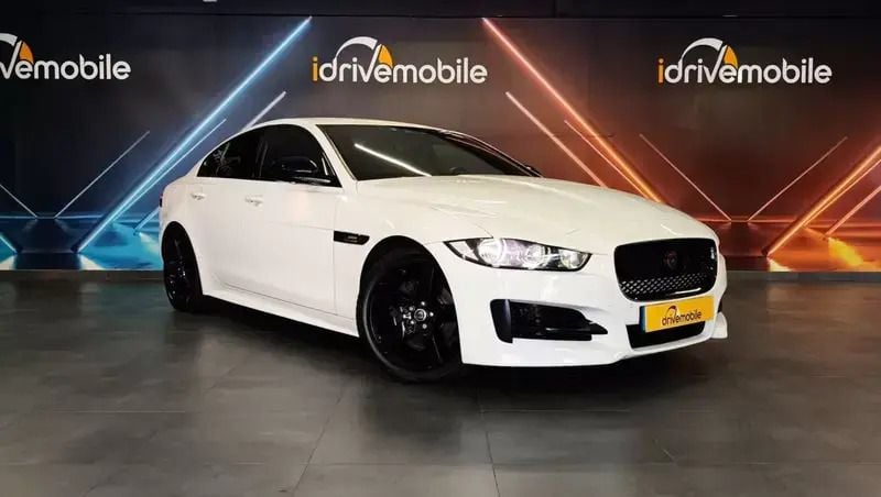 Branco Usado 2016 Jaguar XE R-Sport Sedan | € 22.700 (Caro) - Imagem 1/4