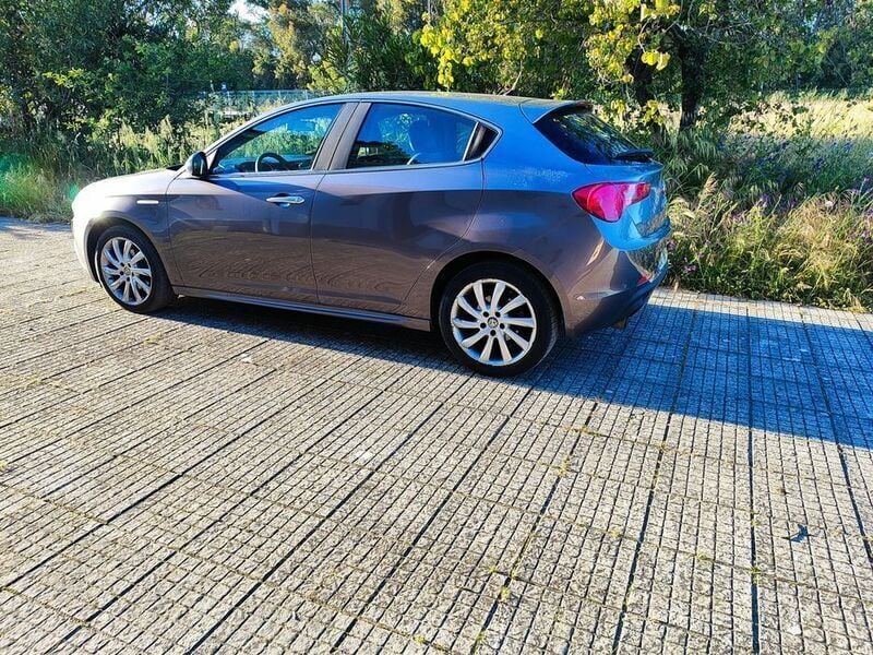 Usado 2012 Alfa Romeo Giulietta Citadino | € 4.500 (Super Preço) - Imagem 1/4