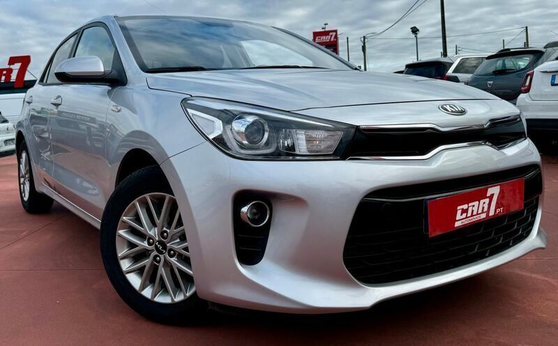 Cinza Usado 2022 Kia Rio | € 15.500 (Preço justo) - Imagem 1/4