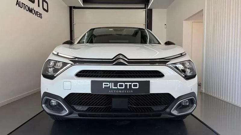 Usado Citroën e-C4 Shine 100 kW (136 HP) 2023 Branco Sedan