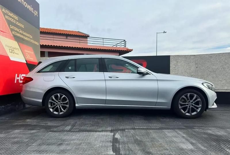 Usado Mercedes C180 Avantgarde 116 HP (85 kW) 2017 Cinzento Carrinha