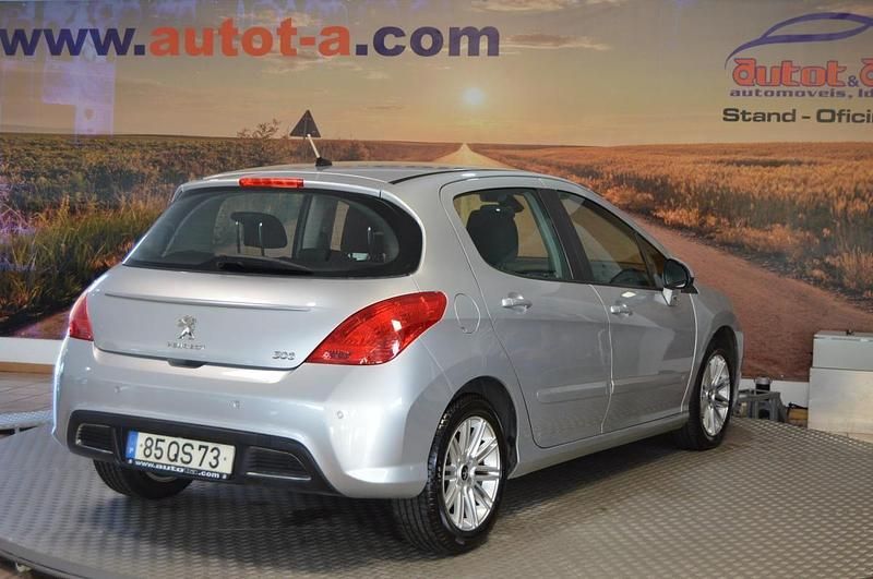 Usado Peugeot 308 Active 92 HP (67 kW) 2012 Cinza