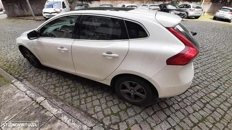 Usado Volvo V40 114 HP (83 kW) 2013 Branco Citadino