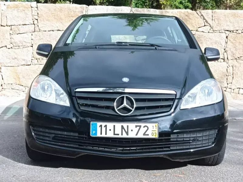 Usado Mercedes A160 Elegance 95 HP (69 kW) 2011 Preto