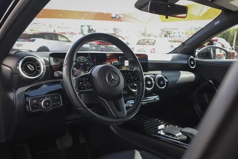 Usado Mercedes A180 Style 116 HP (85 kW) 2019 Preto Citadino