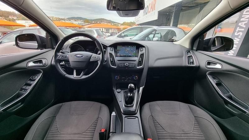Usado Ford Focus Titanium 125 HP (91 kW) 2016 Preto Sedan