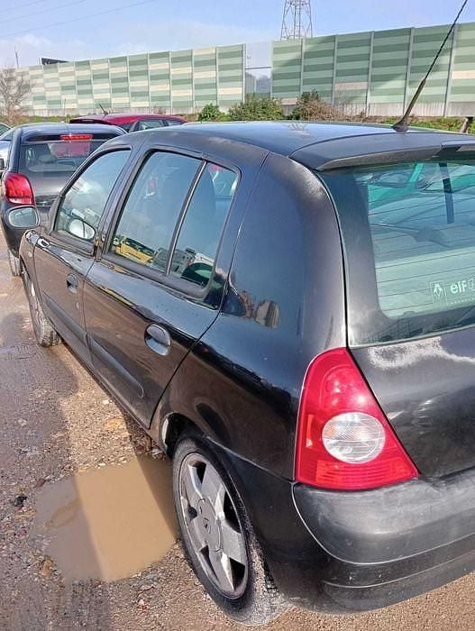 Usado Renault Clio II 85 HP (62 kW) 2004 Sedan