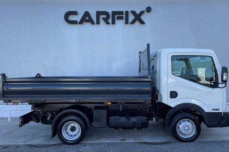 Usado Nissan Cabstar 130 HP (95 kW) 2018 Branco Pickup