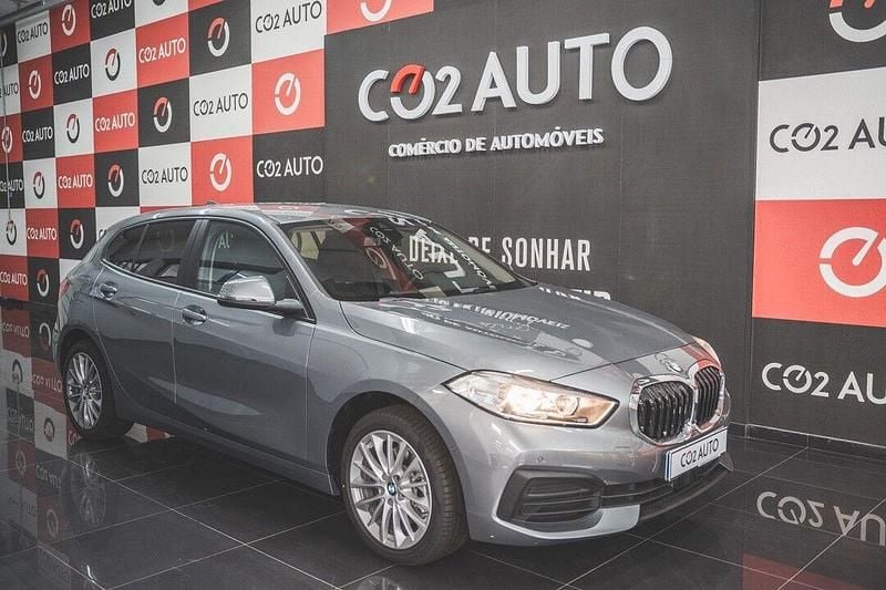 Cinza Usado 2023 BMW 116 Advantage Citadino | € 26.900 (Preço justo) - Imagem 1/4