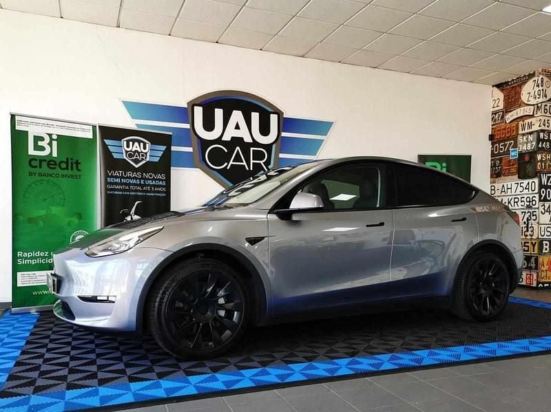 Usado Tesla Model Y Long Range AWD 253 kW (345 HP) 2023 Cinzento SUV