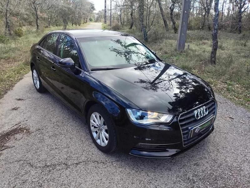 Usado Audi A3 Attraction 110 HP (80 kW) 2014 Preto Sedan