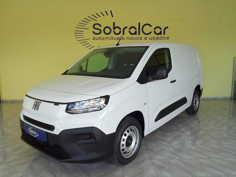 Branco Usado 2024 Fiat Doblò Monovolume | € 23.000 (Caro) - Imagem 1/4