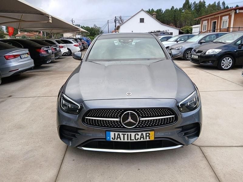 Cinza Usado 2022 Mercedes E300 AMG line Sedan | € 40.800 (Preço justo) - Imagem 1/4