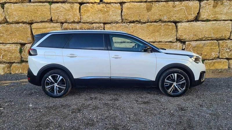 Usado Peugeot 5008 Allure 130 HP (95 kW) 2018 Branco Monovolume