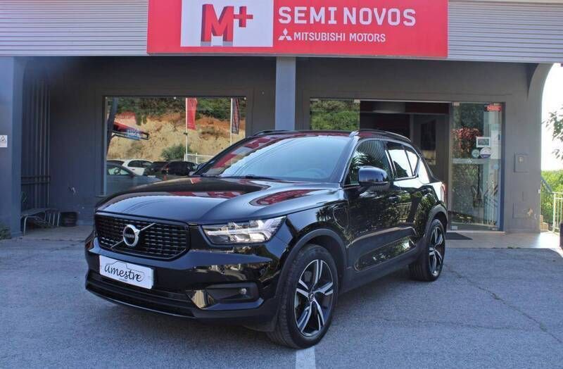 Preto Usado 2021 Volvo XC40 Core SUV | € 31.000 (Bom preço) - Imagem 1/4