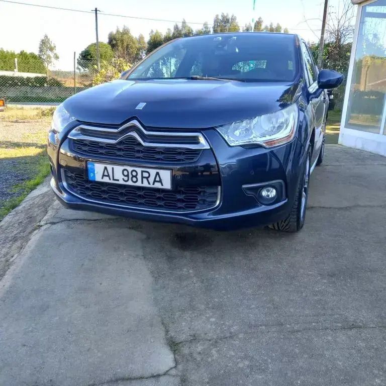 Azul Usado 2021 Citroën DS4 So Chic Citadino | € 12.450 - Imagem 1/4
