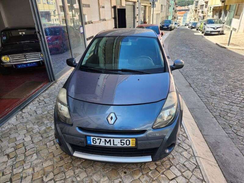 Cinzento Usado 2011 Renault Clio II Dynamique | € 5.750 (Bom preço) - Imagem 1/4