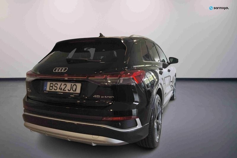 Usado Audi Q4 e-tron S-line plus 210 kW (286 HP) 2025 Cinzento SUV
