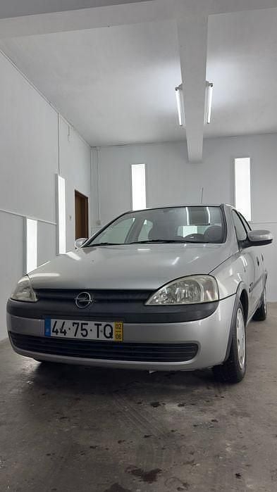 Cinzento Usado 2002 Opel Corsa Citadino | € 2.150 (Bom preço) - Imagem 1/4