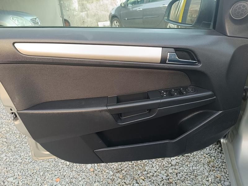 Usado Opel Astra Enjoy 90 HP (66 kW) 2008 Outro Carrinha