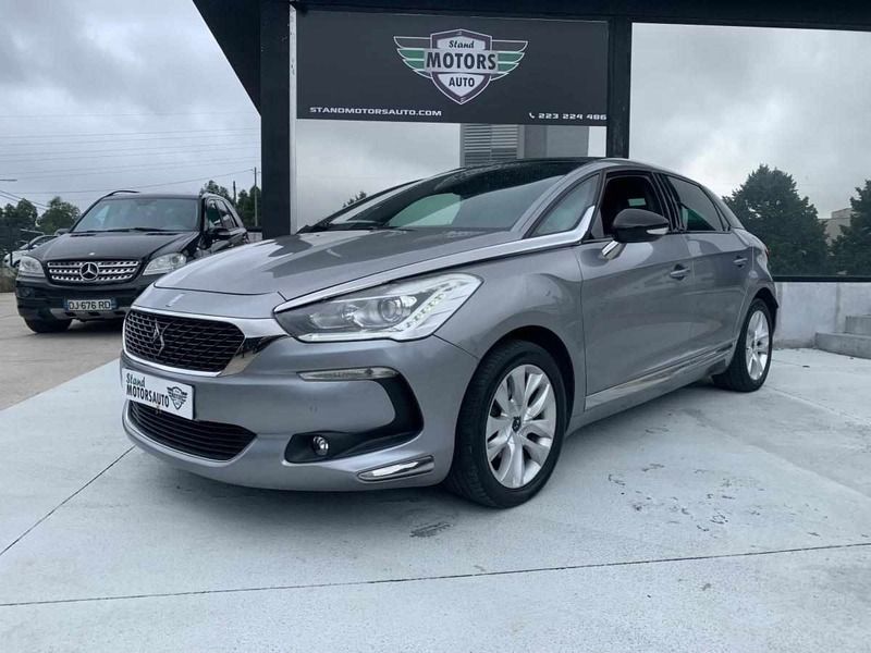 Cinzento Usado 2018 DS Automobiles DS5 Citadino | € 17.990 - Imagem 1/4