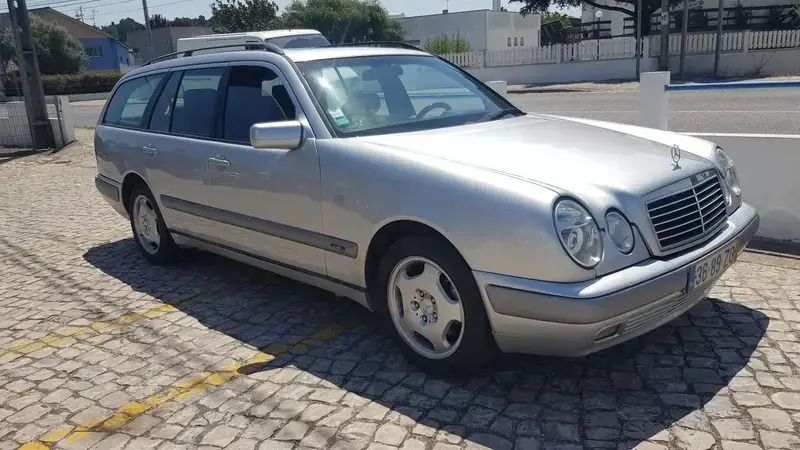Outra Usado 1999 Mercedes E220 Elegance Carrinha | € 5.900 - Imagem 1/4