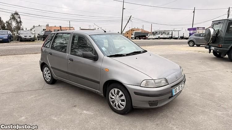 Usado Fiat Punto 75 HP (55 kW) 1995 Cinza