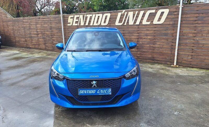 Azul Usado 2021 Peugeot e-208 Allure Citadino | € 19.980 (Preço justo) - Imagem 1/4