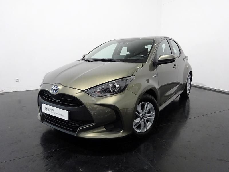 Bronze (pintura metalizada) Usado 2024 Toyota Yaris Comfort | € 24.750 (Preço justo) - Imagem 1/4