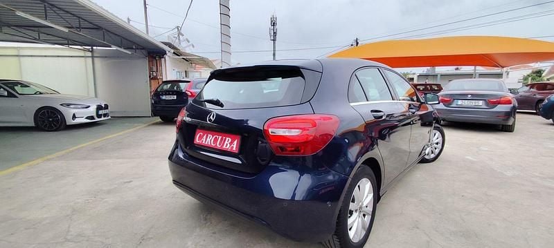 Usado Mercedes A180 Style 109 HP (80 kW) 2017 Azul