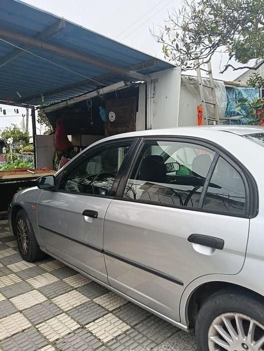 Usado Honda Civic 90 HP (66 kW) 2002 Sedan