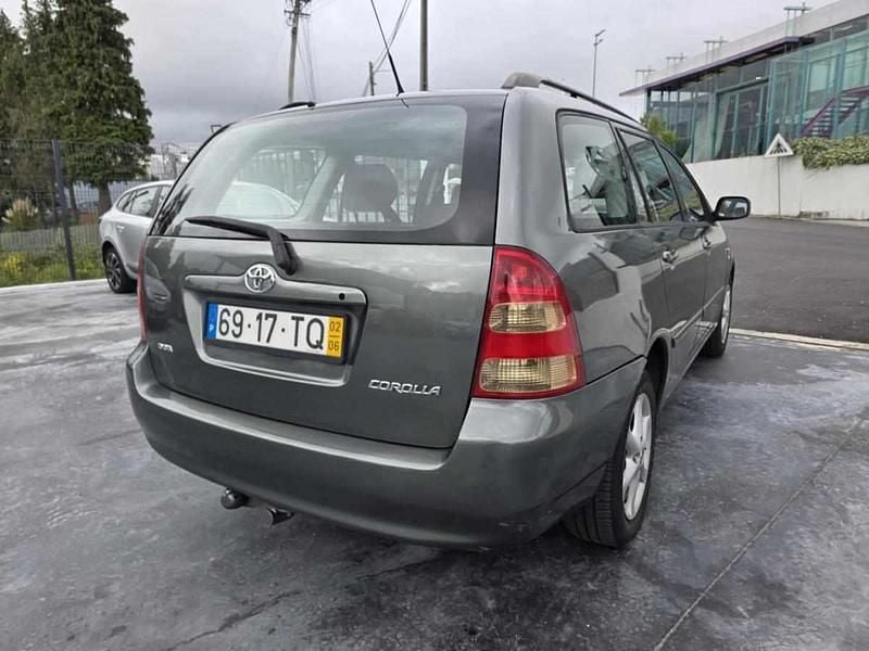 Usado Toyota Corolla 97 HP (71 kW) 2002 Cinzento Citadino