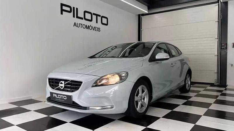Branco Usado 2013 Volvo V40 Momentum Carrinha | € 11.990 (Preço justo) - Imagem 1/4